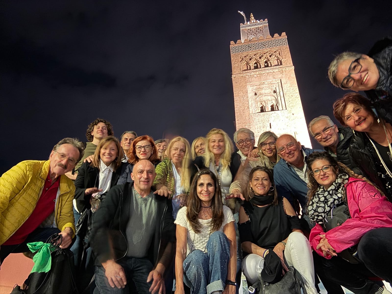Gruppo davanti alla Koutoubia di Marrakech