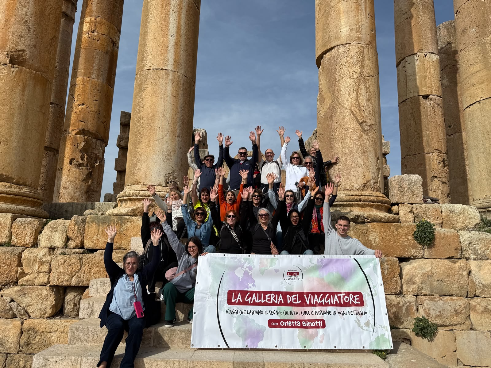 Gruppo tra le colonne di Jerash, Giordania